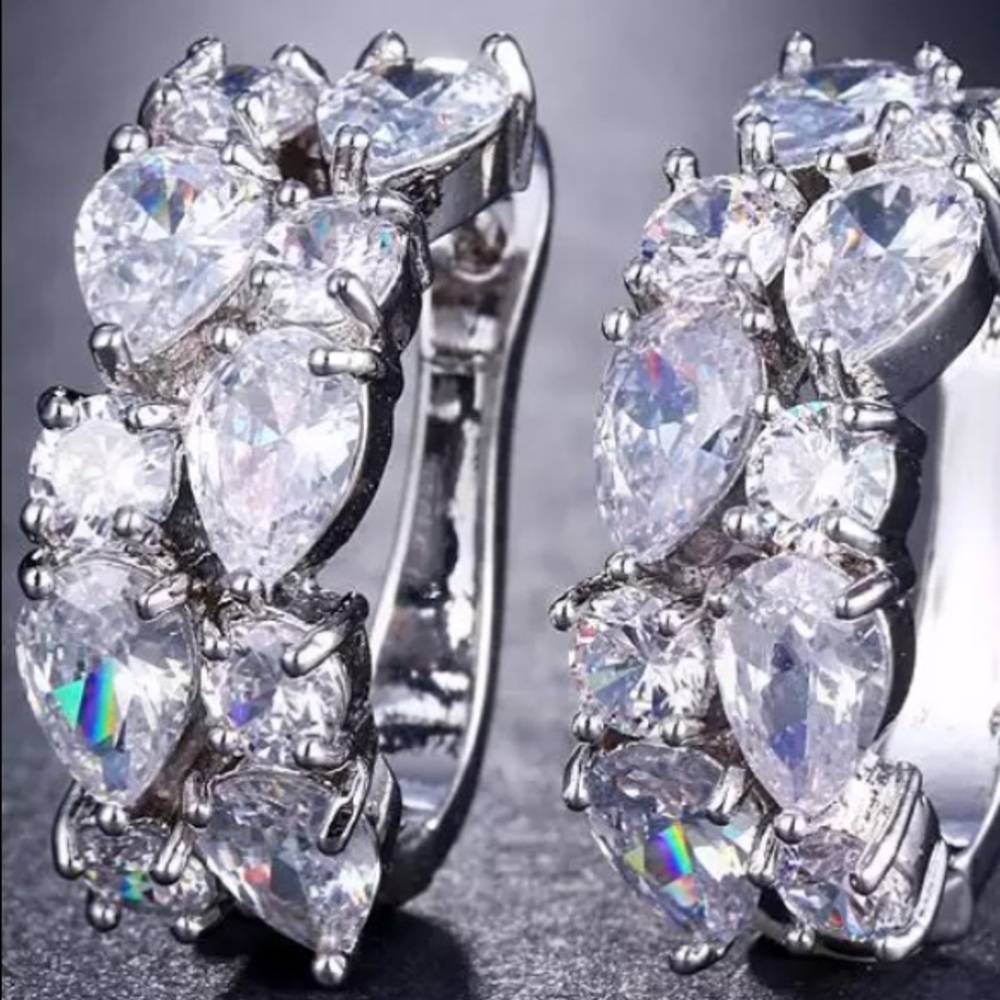 NEW!💙💎GORGEOUS! SILVERY! CZ! HOOPS!💎💙STUNNING! - Picture 4 of 8